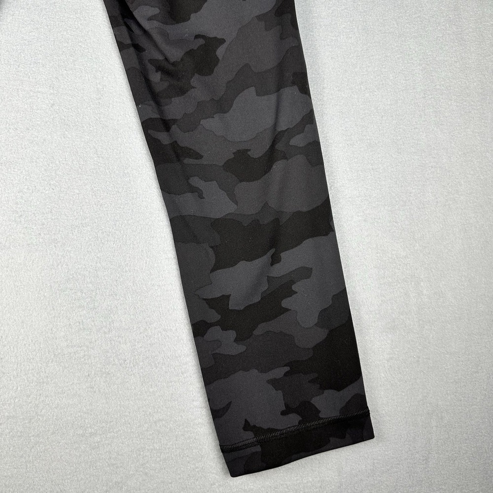Lululemon Leggings Womens 6 Black Grey Camo Excellent High Rise Crop W6BFBS - Picture 11 of 16